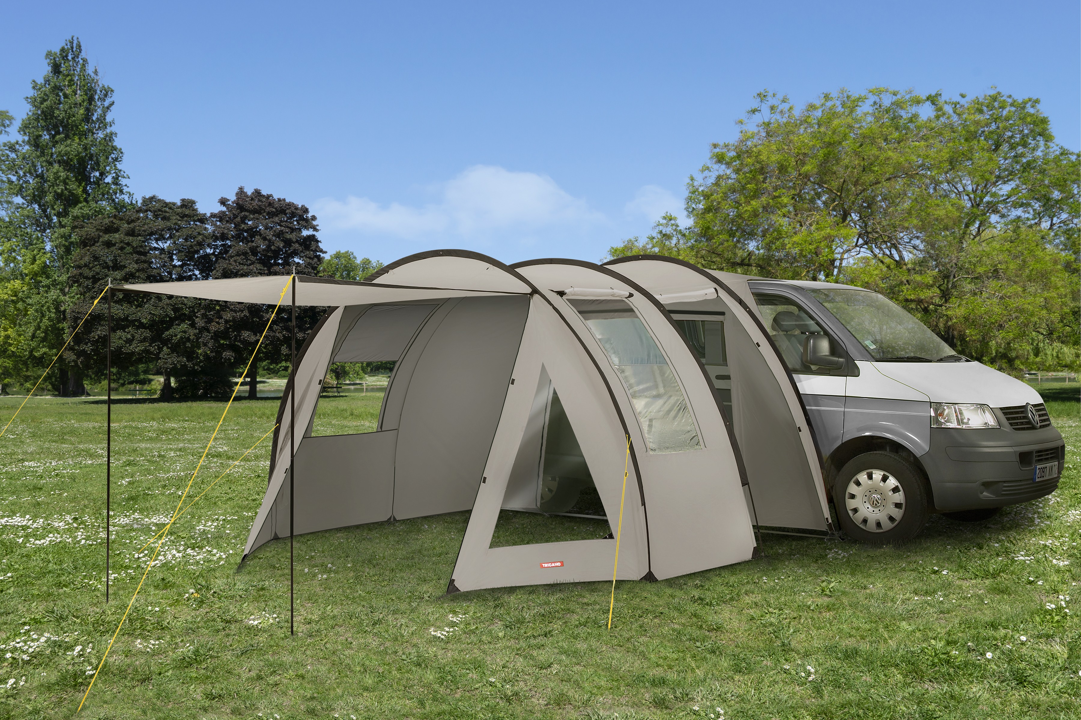 Auvent indépendant de Van aménagé BIVOUAC CAR de chez TRIGANO - Latour  Tentes et Camping